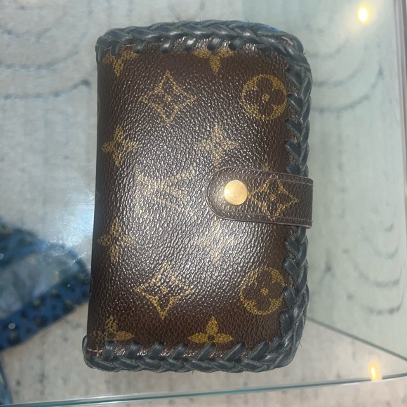 LV Kisslock Wallet with Customization - Picture 1 of 5